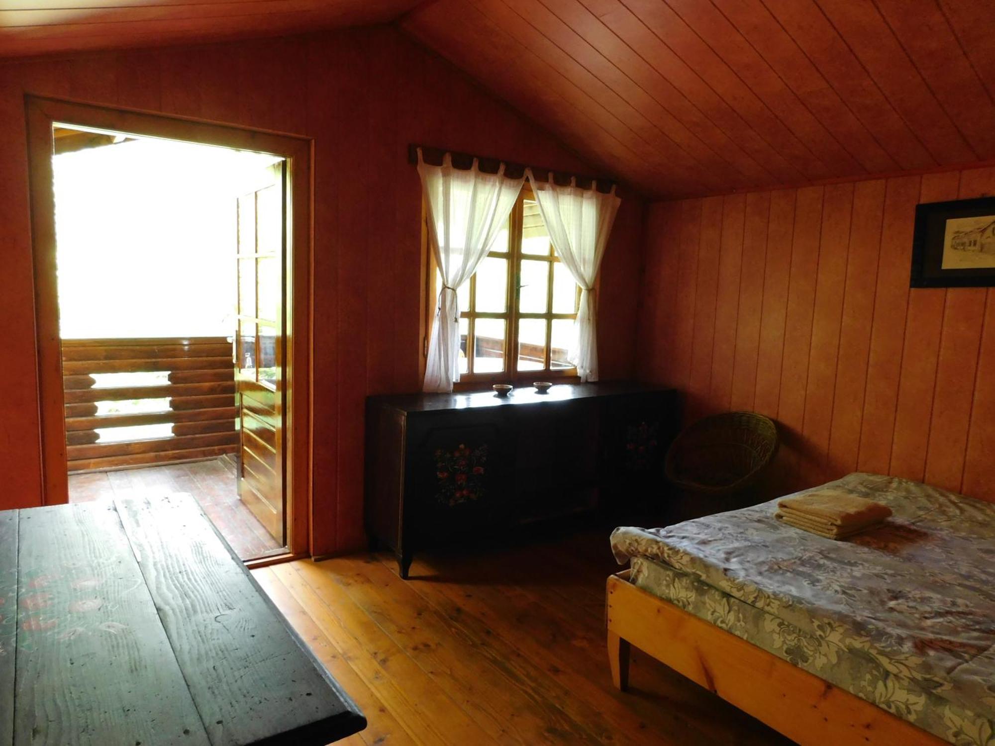 Lodge Wood In The Heart Of Transylvania